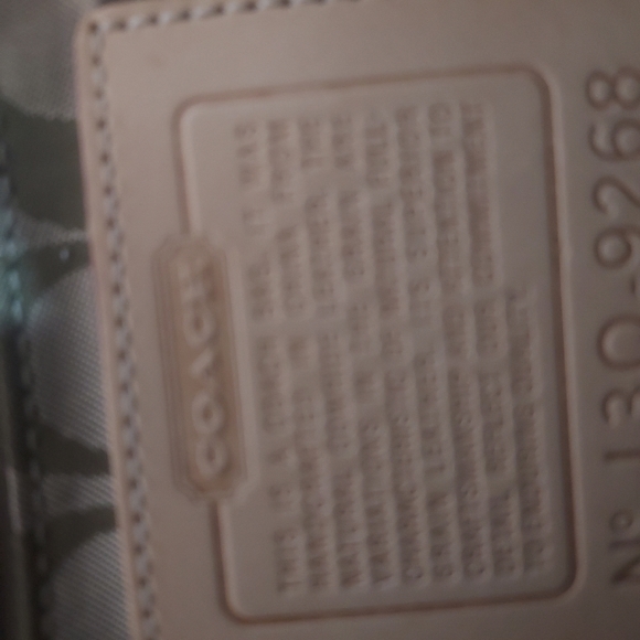 Coach tan handbag with white trim - Picture 4 of 9